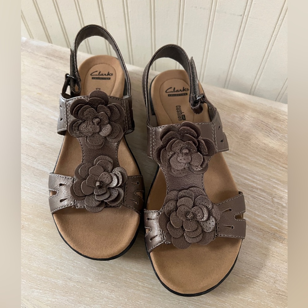 Bronze Clarks Cloudstoppers - 7.5 Wide